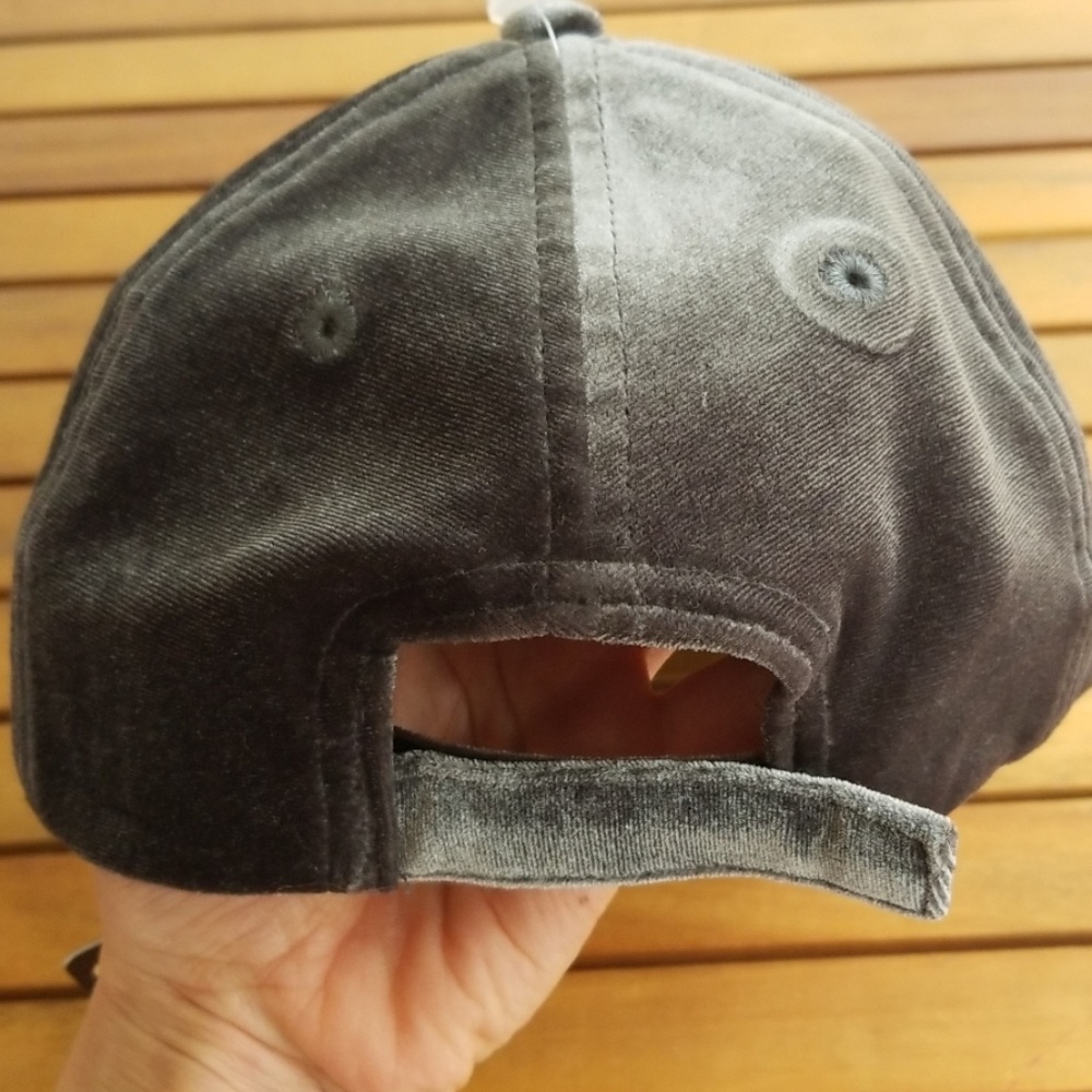 CALIA Velvet Cap - Picture 4 of 5